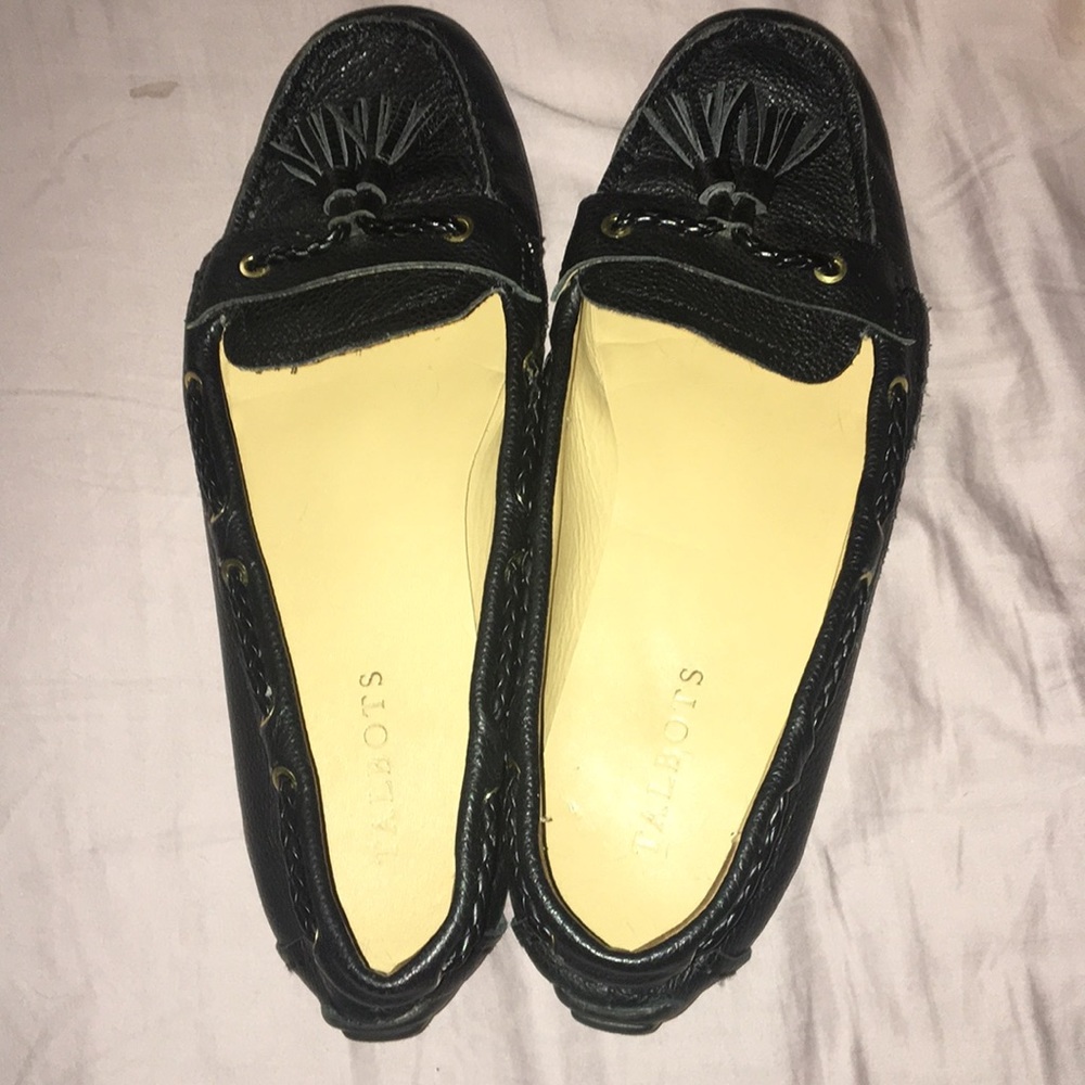 Gentle worn Talbots tassel loafer flats in black!